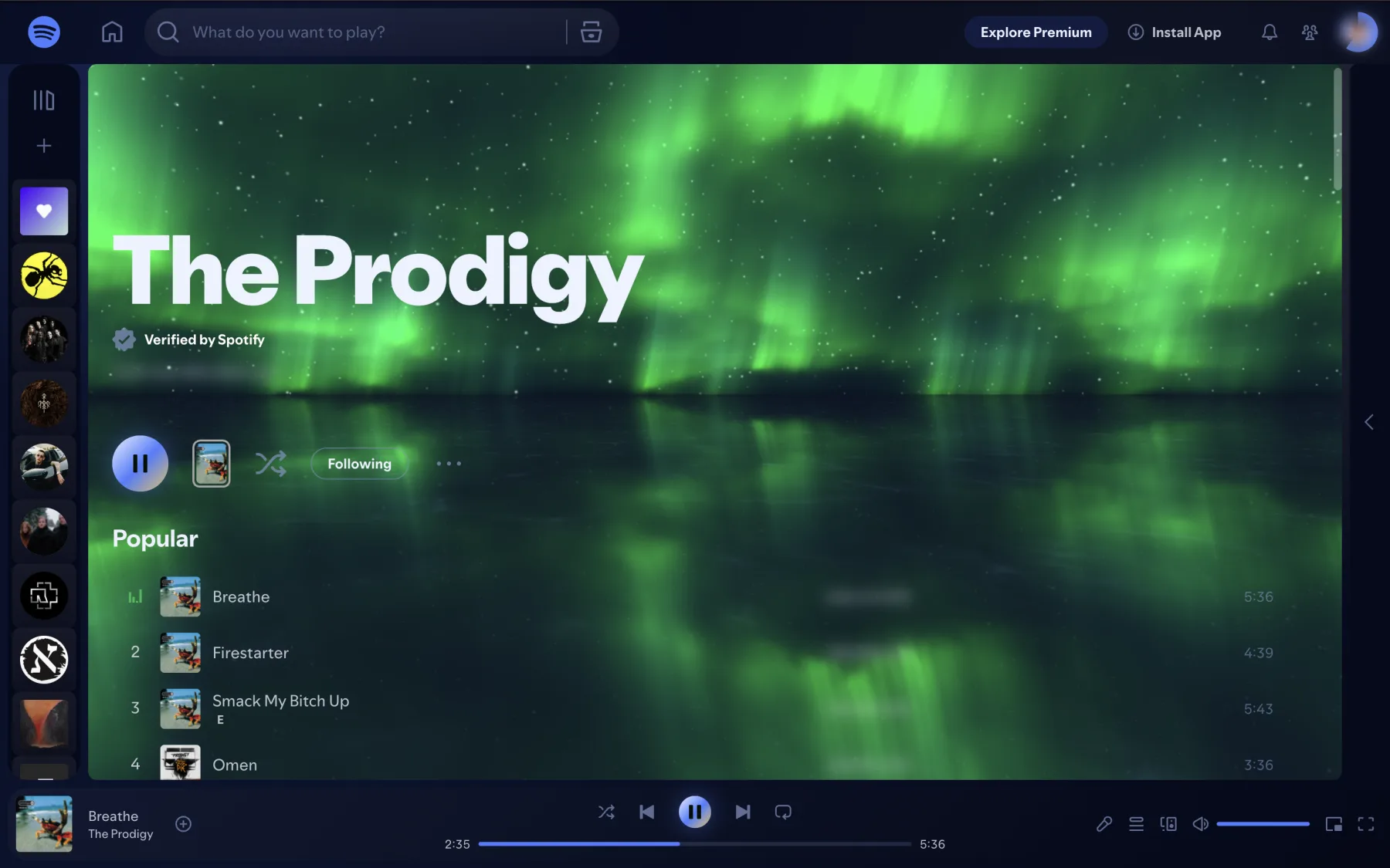 Deus-সহ Spotify ওয়েব প্লেয়ারে The Prodigy-র আর্টিস্ট পেজ: আর্টিস্টের নাম আর ট্র্যাক লিস্টের পেছনে হেডার জুড়ে অ্যানিমেটেড অরোরা ভিজ্যুয়াল, সাইডবার আর প্লেয়ার বার দেখা যাচ্ছে।